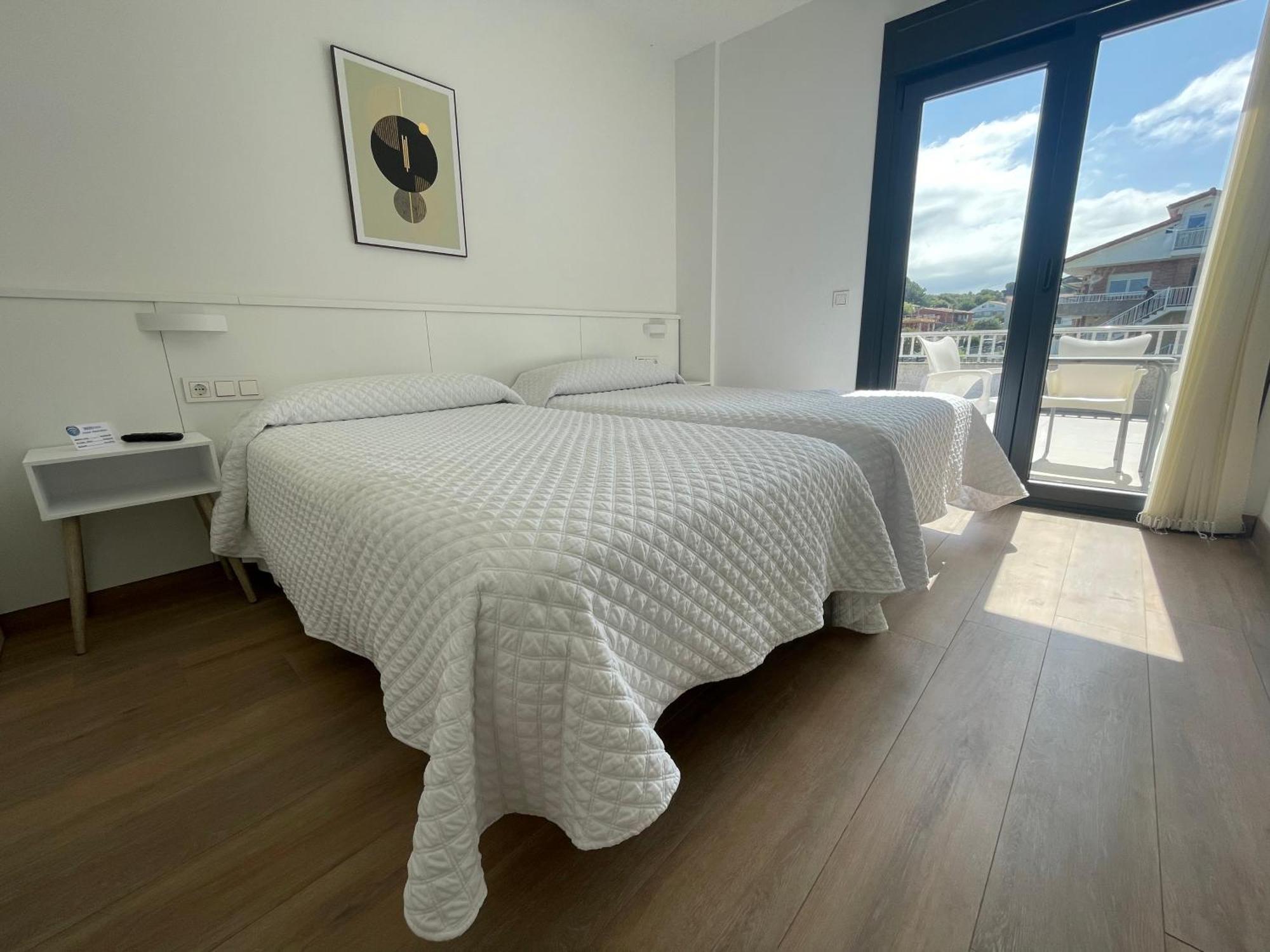 Hostal Montevideo Beachfront Nigran Bagian luar foto
