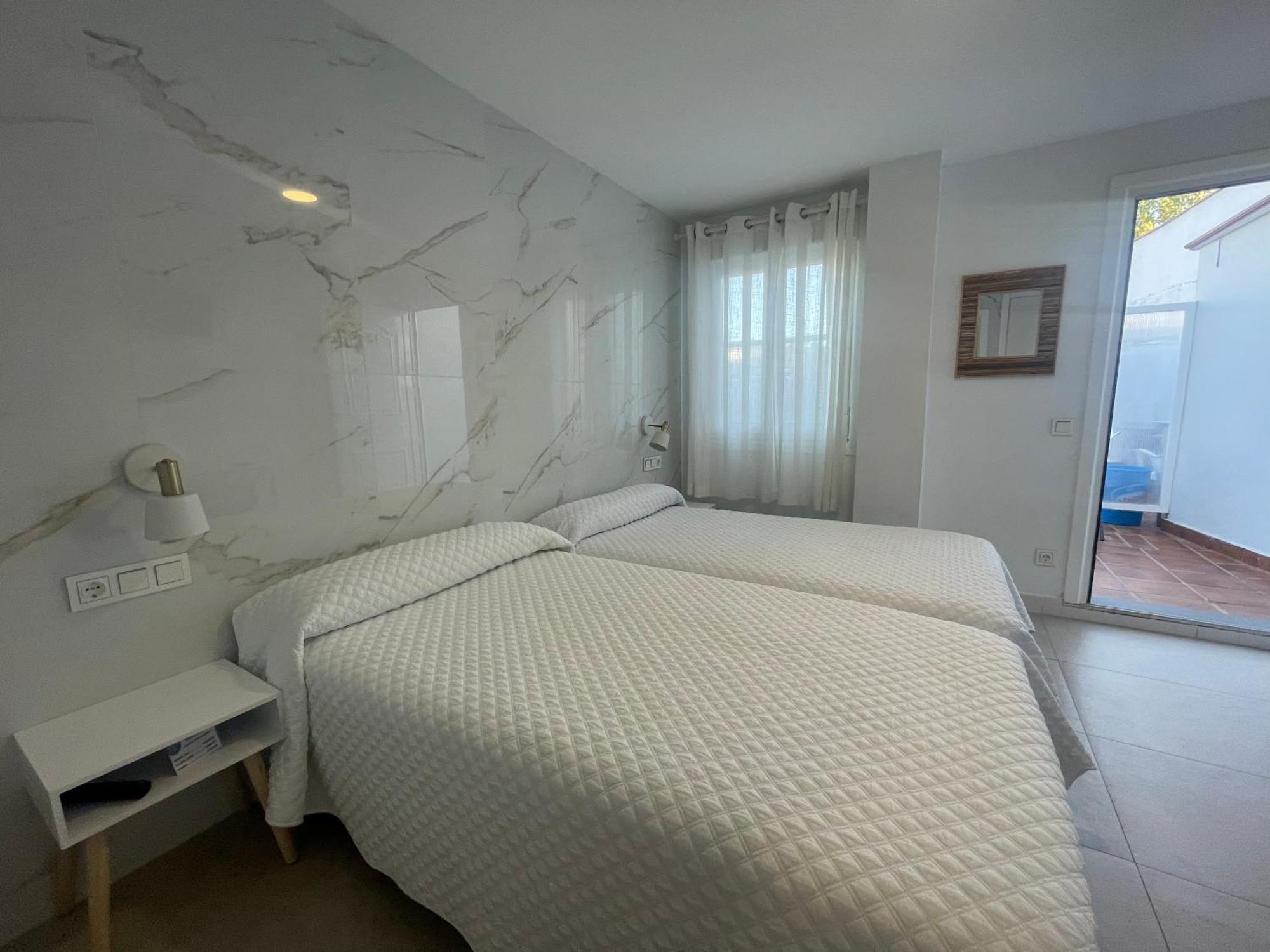 Hostal Montevideo Beachfront Nigran Bagian luar foto